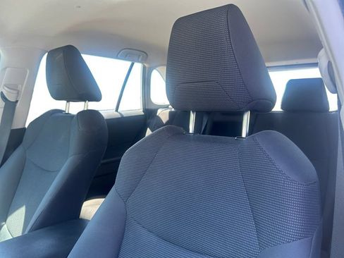 Used 2019 Toyota RAV4 LE FWD image 22