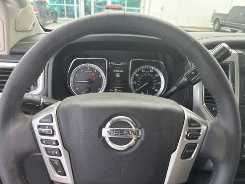 Used 2017 Nissan Titan SL w/ SL Towing Convenience Package RWD image 9