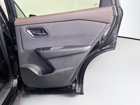 Used 2023 Nissan Rogue S FWD image 29