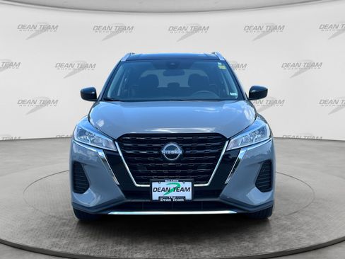 Used 2024 Nissan Kicks SV FWD image 2