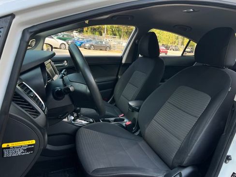 Used 2018 Kia Forte LX w/ LX Popular Package image 11