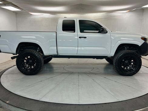 Used 2022 Toyota Tacoma SR AWD/4WD image 6