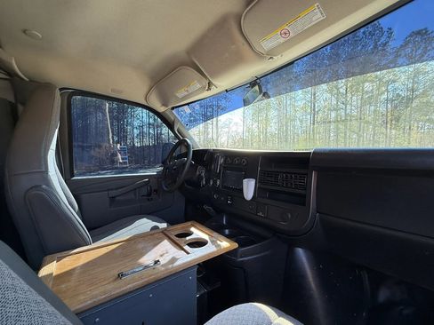 Used 2017 GMC Savana 2500 RWD image 20