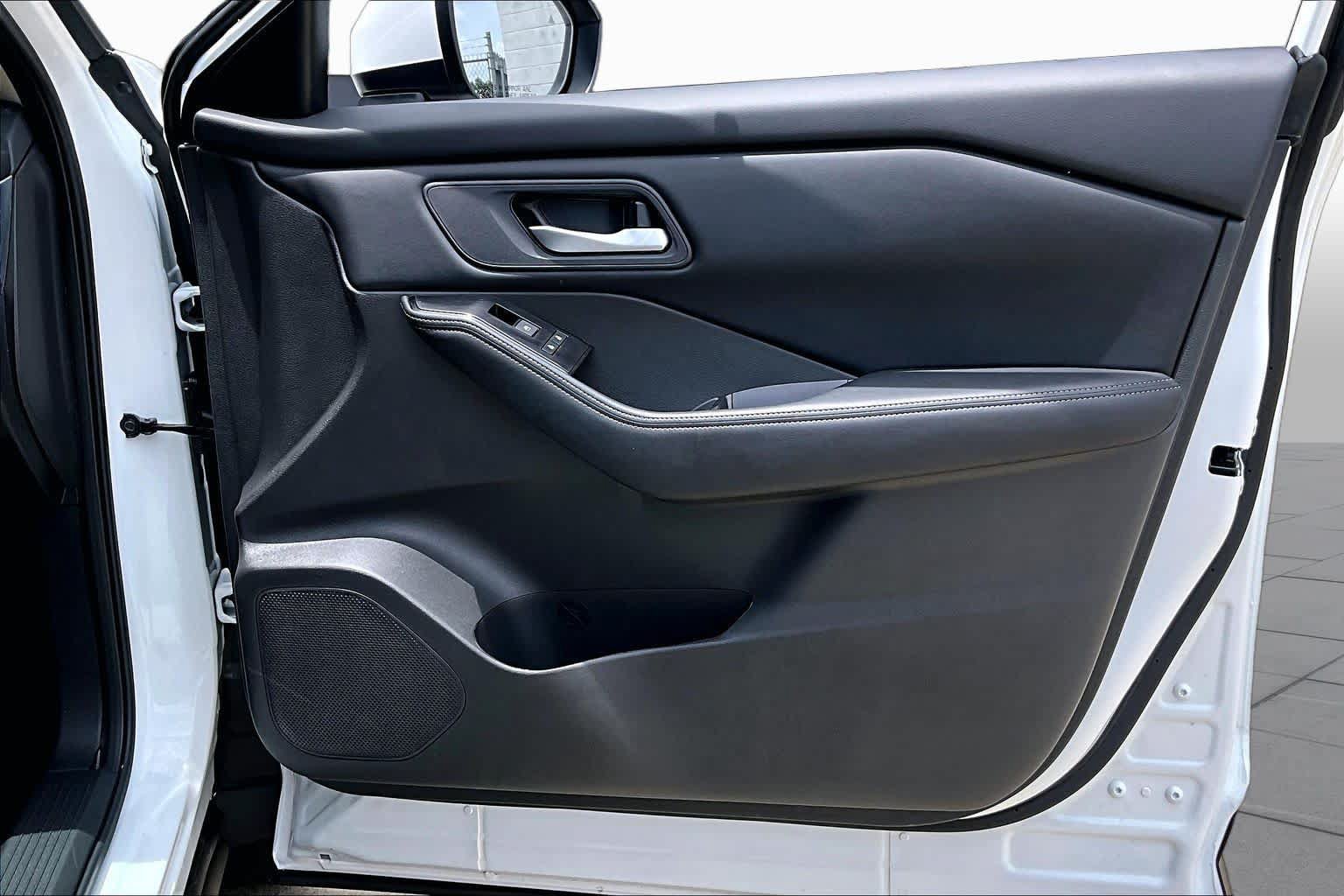Certified 2026 Nissan Rogue SV FWD image 22