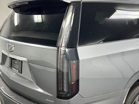 New 2026 Cadillac Escalade ESV Luxury w/ LPO, Radiant Package AWD/4WD image 11