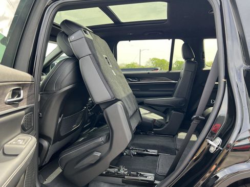 New 2025 Jeep Grand Cherokee L Limited w/ Luxury Tech Group II image 39