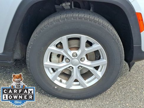 Used 2023 Jeep Grand Cherokee Limited w/ Luxury Tech Group II AWD/4WD image 8