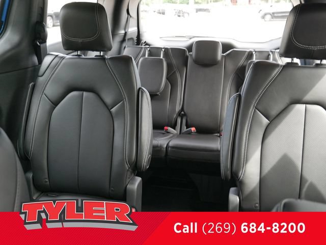 New 2027 Chrysler Pacifica Select FWD image 38