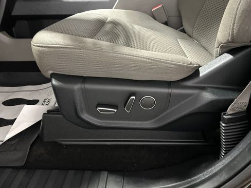 Used 2018 Ford F150 XLT w/ Equipment Group 302A Luxury AWD/4WD image 22