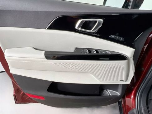 Used 2023 Kia Carnival SX Prestige FWD image 33