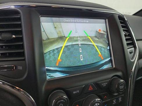 Used 2018 Jeep Grand Cherokee Altitude AWD/4WD image 28