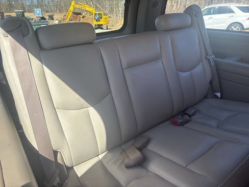 Used 2004 Chevrolet Suburban LS w/ Preferred Equipment Group image 31