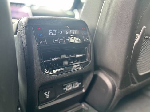 Used 2021 Jeep Grand Cherokee L Overland w/ Advanced Protech Group III image 19