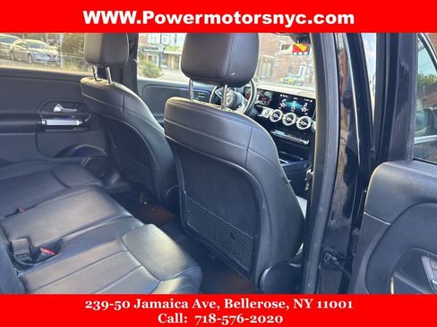 Used 2021 Mercedes-Benz GLB 250 4MATIC w/ Premium Package image 17