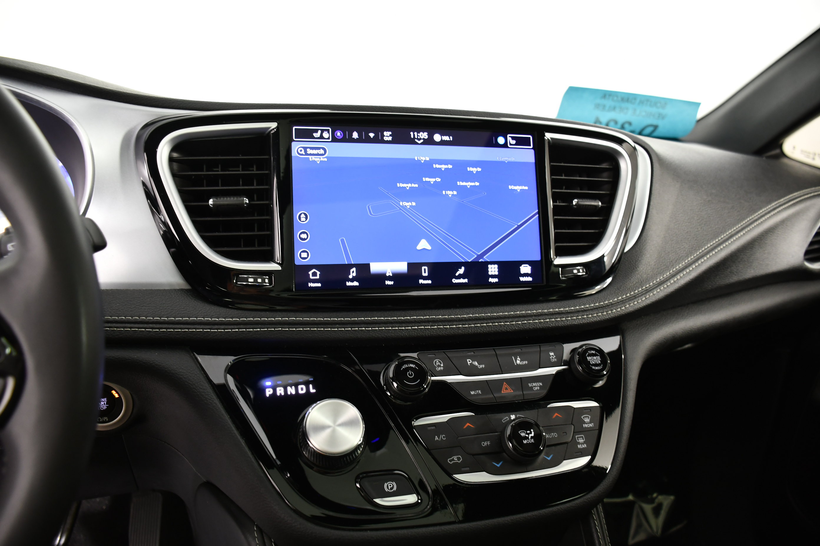 Used 2025 Chrysler Pacifica Limited FWD image 26