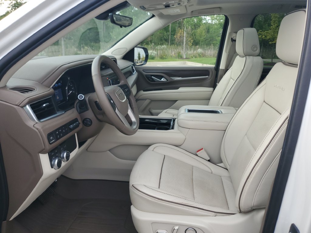 Used 2021 GMC Yukon XL Denali w/ Denali Premium Package AWD/4WD image 12