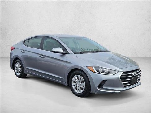 Used 2017 Hyundai Elantra SE image 2