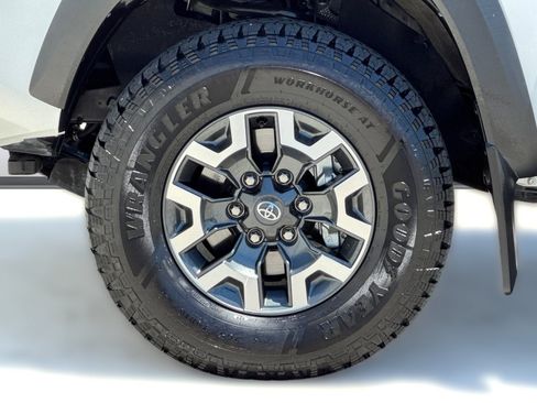 Certified 2023 Toyota Tacoma TRD Off-Road w/ Technology Package AWD/4WD image 13