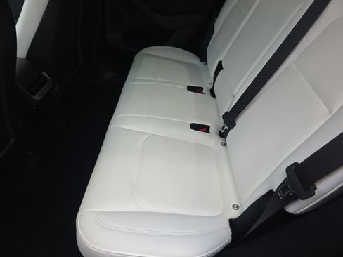 Used 2023 Tesla Model Y Performance AWD/4WD image 15