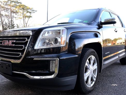 Used 2017 GMC Terrain SLT image 2