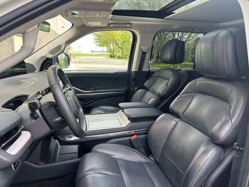 Certified 2025 Lincoln Navigator L Reserve AWD/4WD image 11
