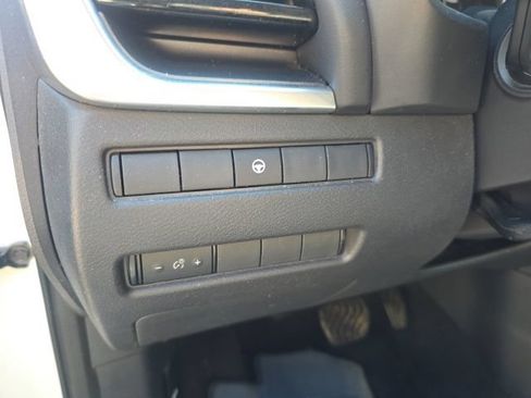 Used 2022 Nissan Rogue SV FWD image 15