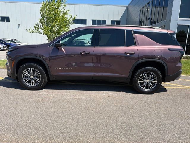 Used 2024 Chevrolet Traverse LT w/ LPO, Floor Liner Package FWD image 8