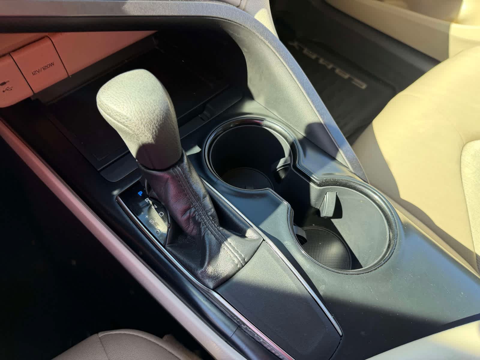 Used 2019 Toyota Camry LE FWD image 19