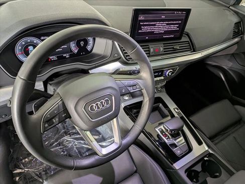 Certified 2025 Audi Q5 2.0T Premium image 9