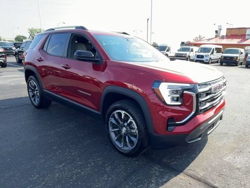Used 2025 GMC Terrain Elevation w/ Elevation Premium Package FWD image 2