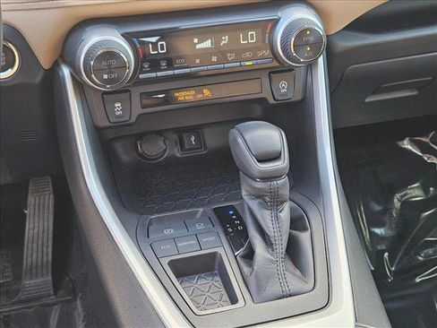 Used 2020 Toyota RAV4 XLE w/ Convenience Package FWD image 19