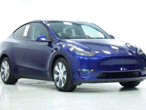 Used 2023 Tesla Model Y Long Range AWD/4WD image 3