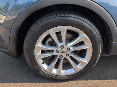 Used 2018 Ford Explorer XLT w/ Equipment Group 202A FWD image 9