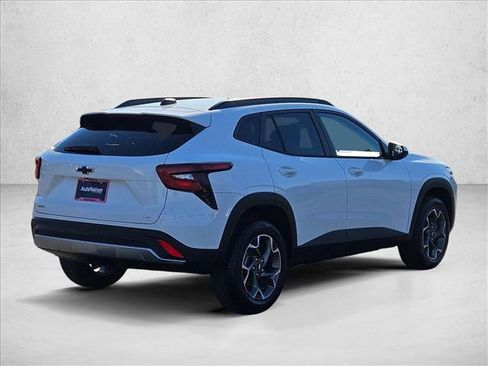 New 2026 Chevrolet Trax LT image 2