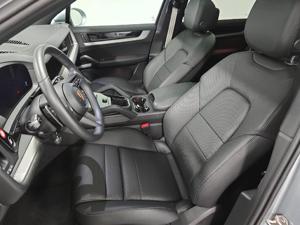Certified 2026 Porsche Cayenne AWD/4WD image 5