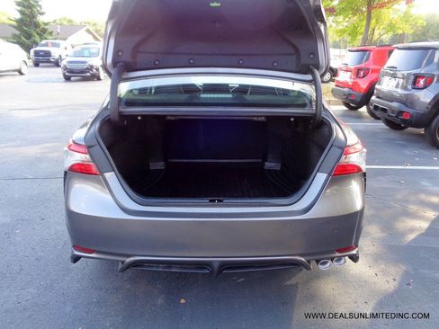 Used 2018 Toyota Camry SE w/ Convenience Package image 15