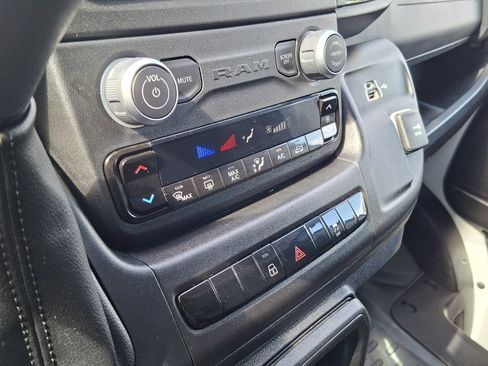 Used 2025 RAM ProMaster 2500 w/ Convenience Group FWD image 15