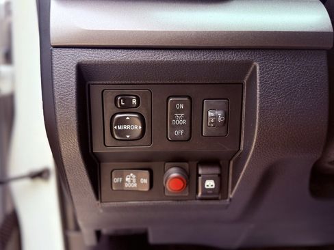 Used 2016 Toyota Tundra SR5 w/ SR5 Upgrade Package image 16