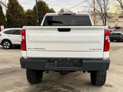 Used 2019 Chevrolet Silverado 1500 Custom Trail Boss w/ Custom Convenience Package image 4