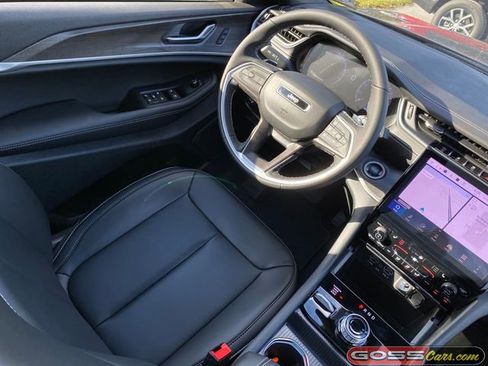 New 2025 Jeep Grand Cherokee Limited w/ Black Appearance Package image 21