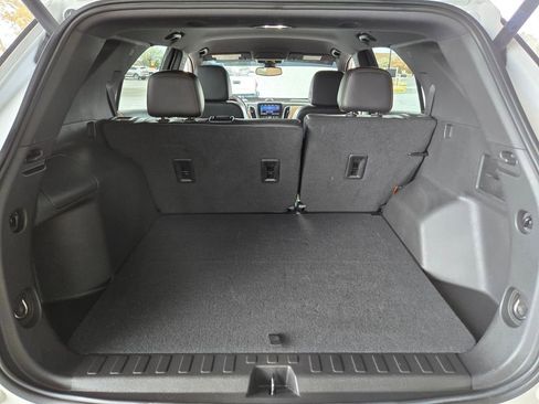 Used 2024 Chevrolet Equinox Premier image 17