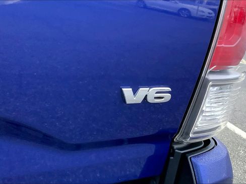 Used 2022 Toyota Tacoma TRD Sport w/ TRD Premium Sport Package image 10