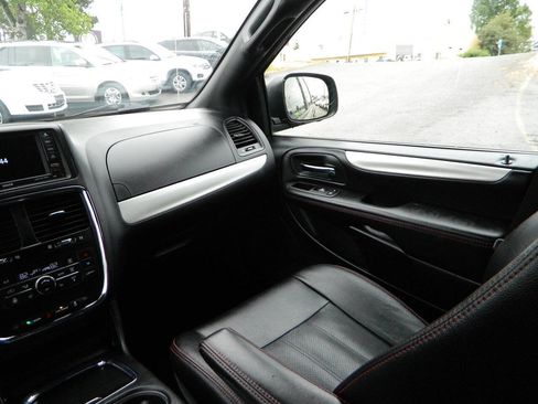 Used 2019 Dodge Grand Caravan GT FWD image 18