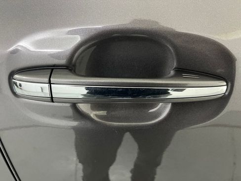 Used 2017 Toyota Sienna XLE image 46