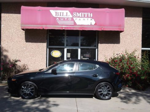 Used 2020 MAZDA MAZDA3 AWD Hatchback w/ Preferred Pkg image 2