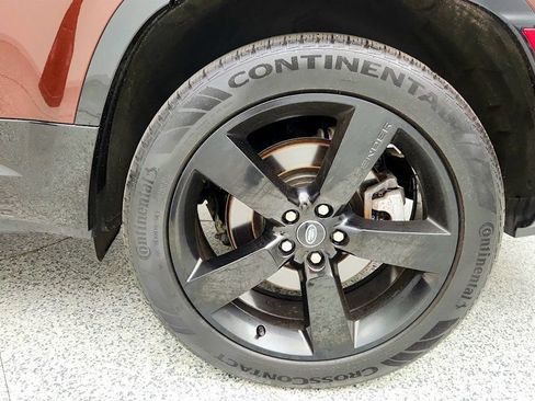 Used 2024 Land Rover Defender 130 X-Dynamic SE AWD/4WD image 9