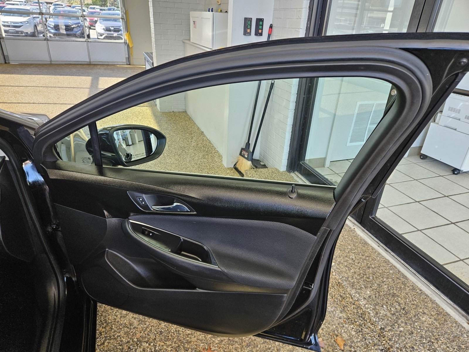 Used 2016 Chevrolet Cruze LT w/ Convenience Package FWD image 12
