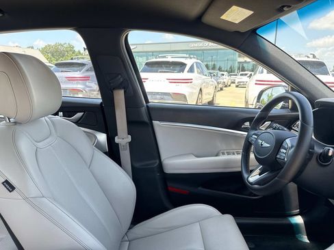 Used 2023 Genesis G70 2.0T RWD image 13