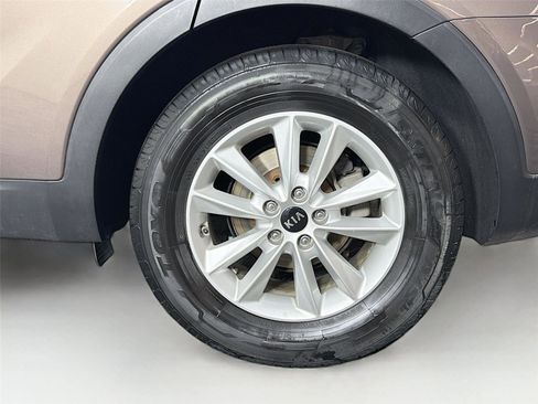 Used 2019 Kia Sorento LX image 30