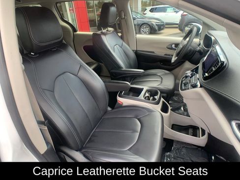 Used 2023 Chrysler Pacifica Touring-L FWD image 31